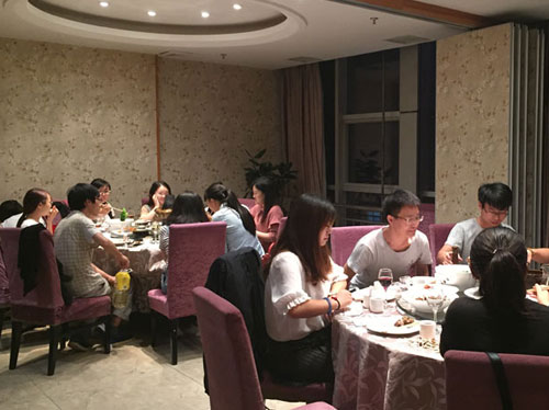 皓月迎佳節(jié)，中秋共團圓